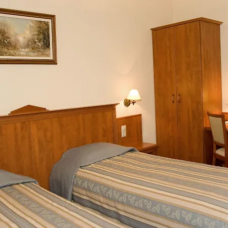 מלון Gereby Kuria Es Lovasudvar 3*