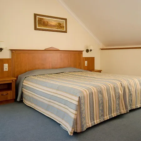 Gereby Kuria Es Lovasudvar מלון לאיושמיז'ה