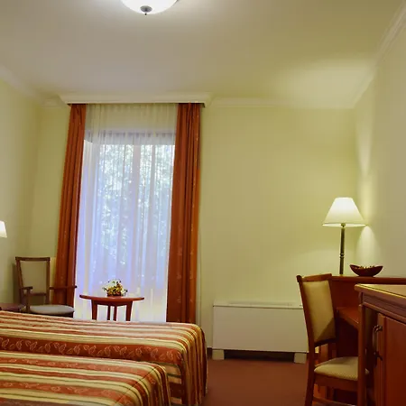 מלון Gereby Kuria Es Lovasudvar