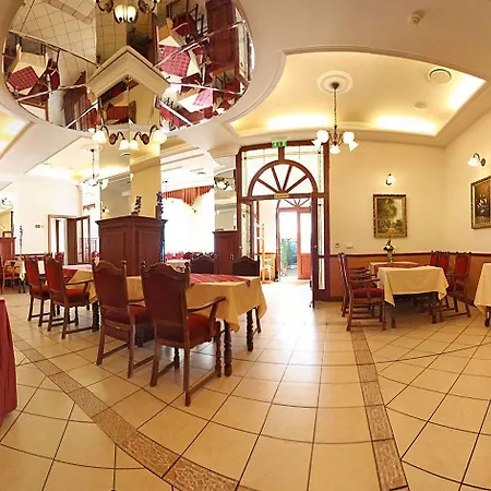 מלון Gereby Kuria Es Lovasudvar