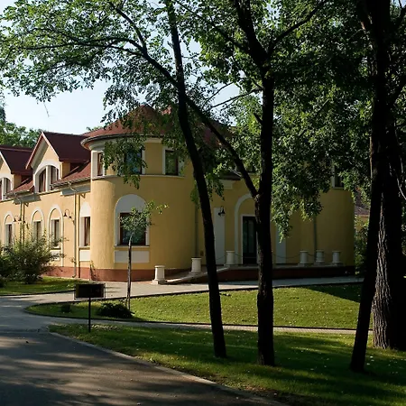 Gereby Kuria Es Lovasudvar מלון