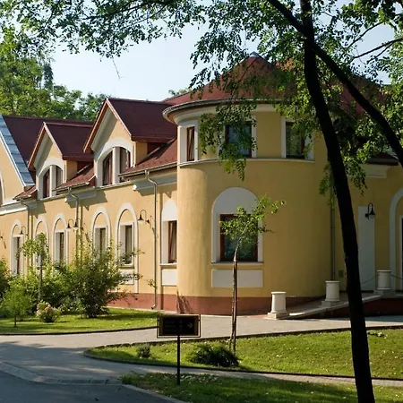 Gereby Kuria Es Lovasudvar