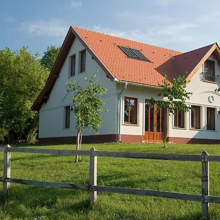 Geréby Kúria és Lovasudvar Szálloda 3*