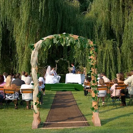 Gereby Kuria Es Lovasudvar