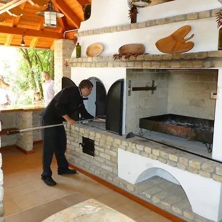 Gereby Kuria Es Lovasudvar