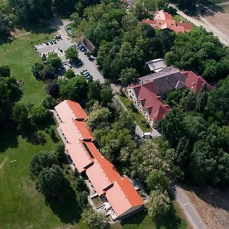 Hotel Gereby Kuria Es Lovasudvar 3*